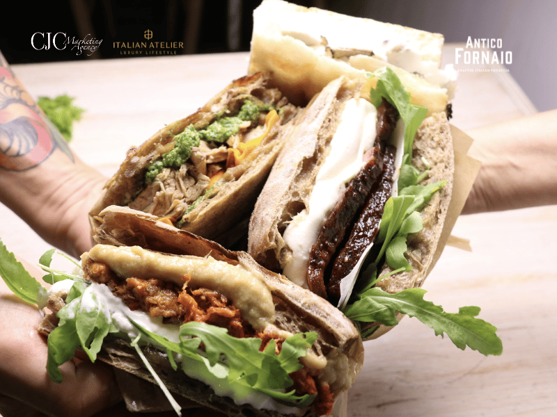 Những chiếc bánh Focaccia trứ danh tại Antico Fornaio.