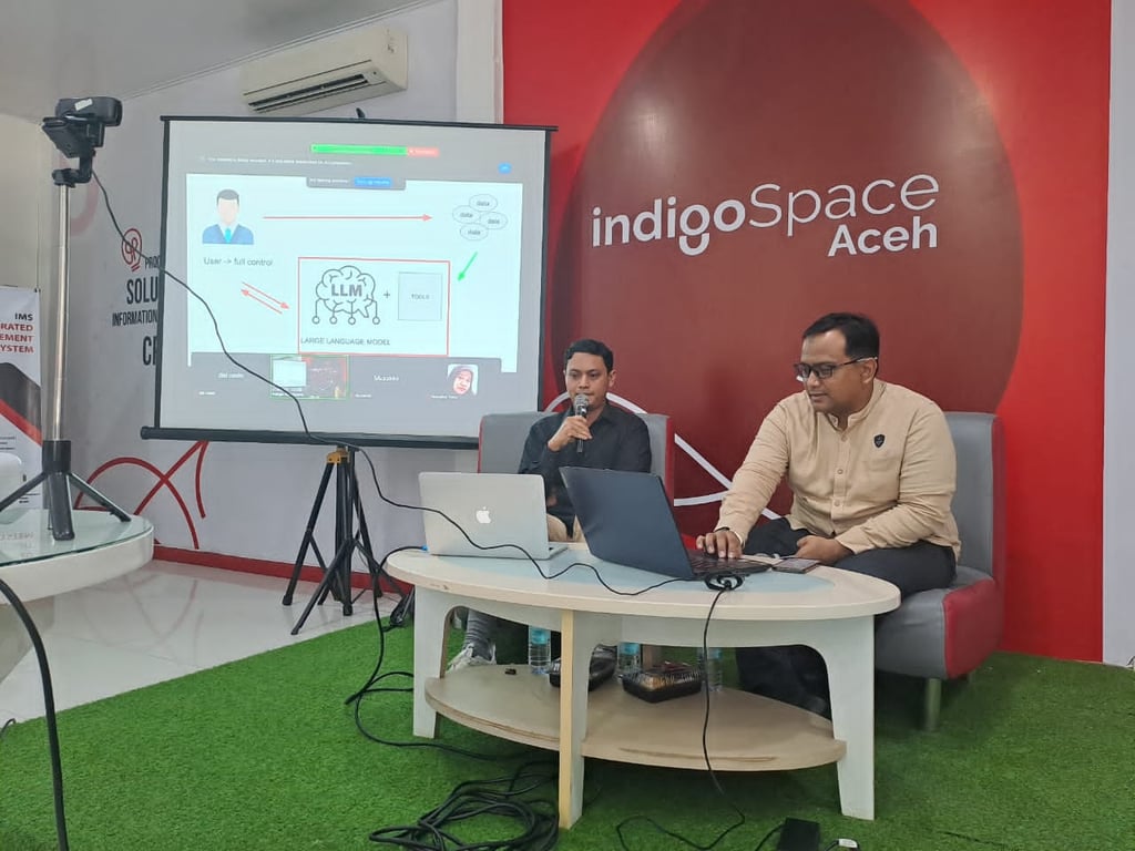 Sesi pemaparan materi secara hybrid