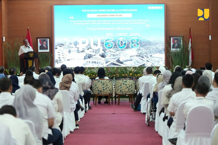 Kiri - Bapak Dody Hanggodo Menteri Pekerjaan Umum