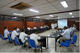 Direktur SDM Krakatau Steel, Suryantoro Waluyo, memberikan pengarahan program transformasi KRAS Reborn&nbsp;