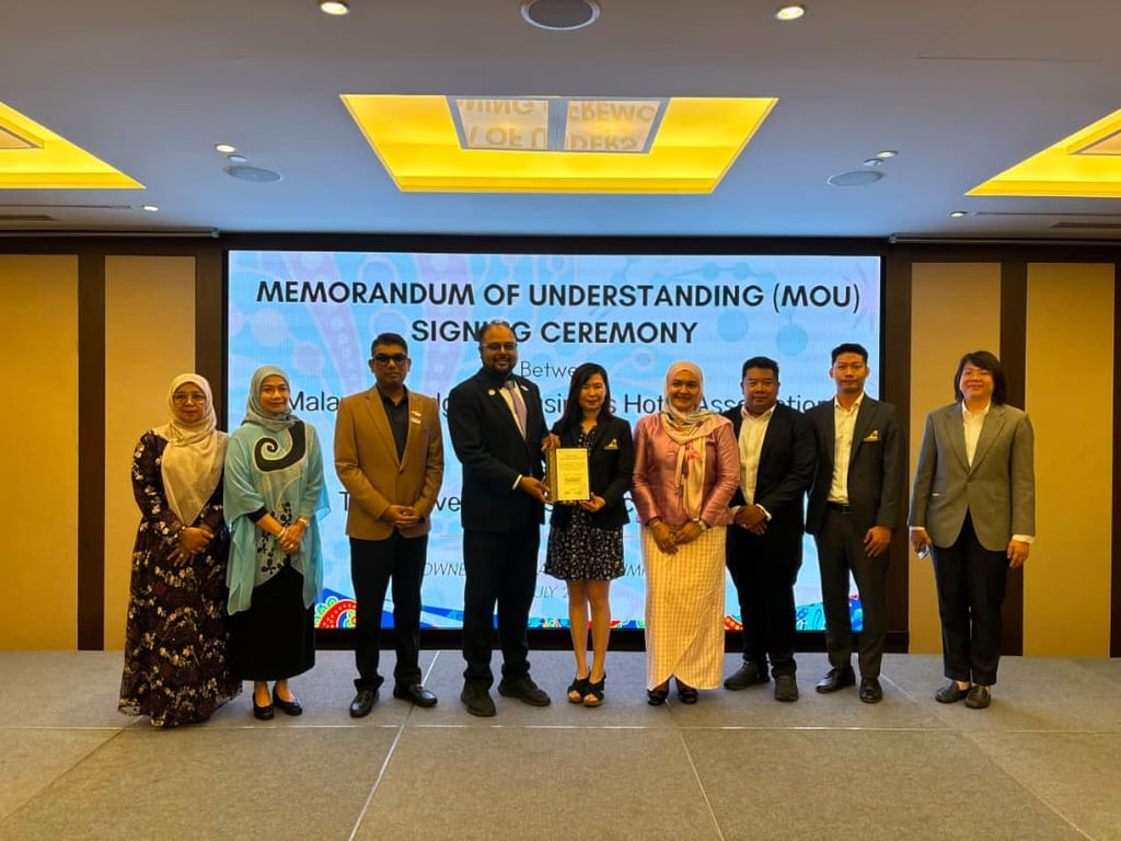 MyBHA with the representatives of the Thai Travel Agents Association (TTAA).