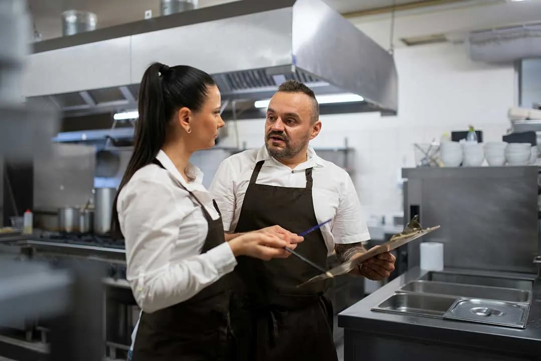 How to Have a Performance Chat With Your Sous Chef