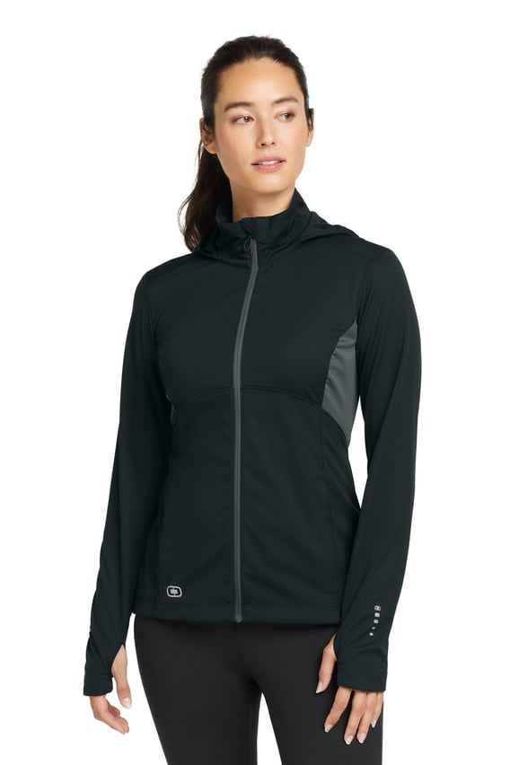 Front view of Women’s Pivot Soft Shell