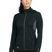 Front view of Women’s Pivot Soft Shell