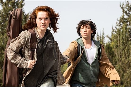 מישהו לרוץ איתו – תיאטרון גשר