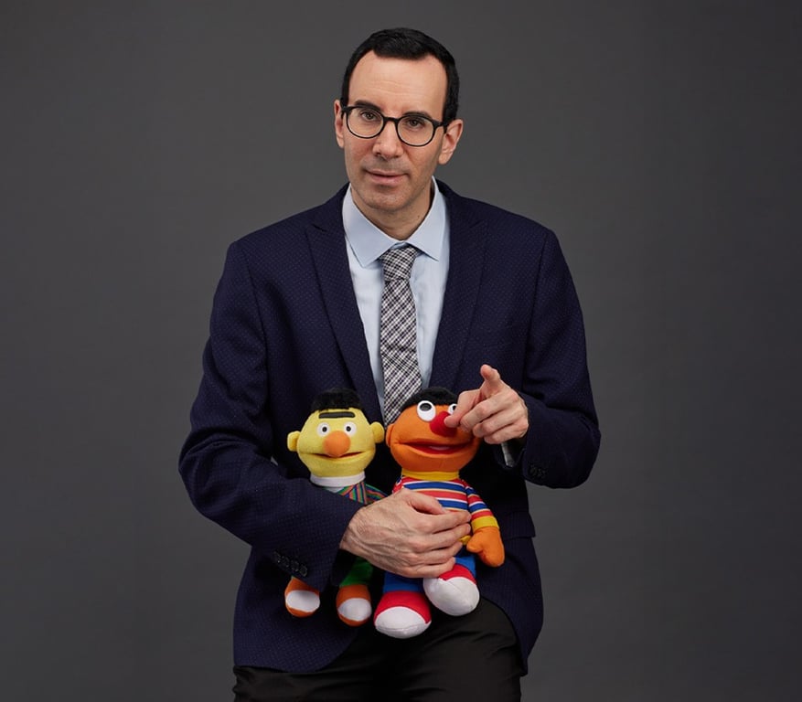 אורי ברויר במופע סטנדאפ