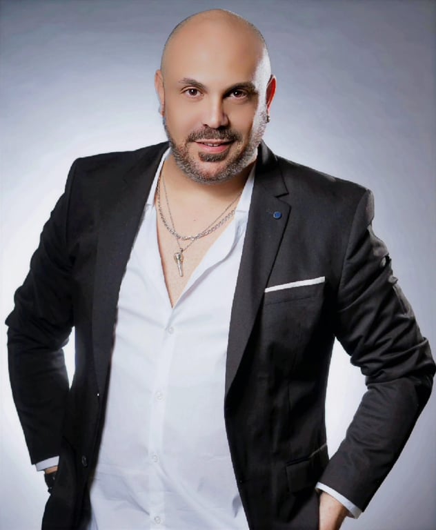 הסלוניקאי אסי יחיאל במופע "אני קיים – איפרכו"