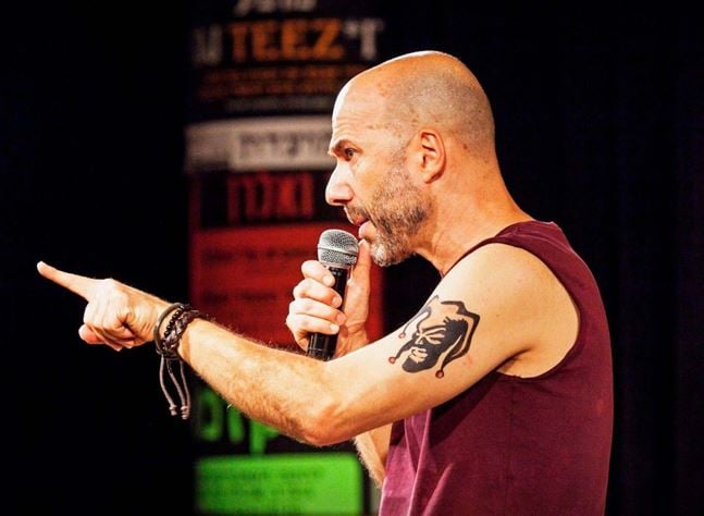 סוס אחד נכנס לבר