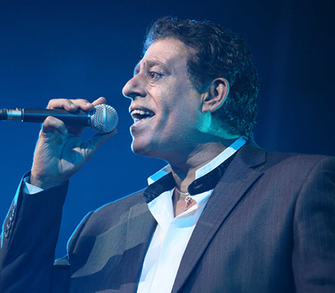 שימי תבורי במופע להקה