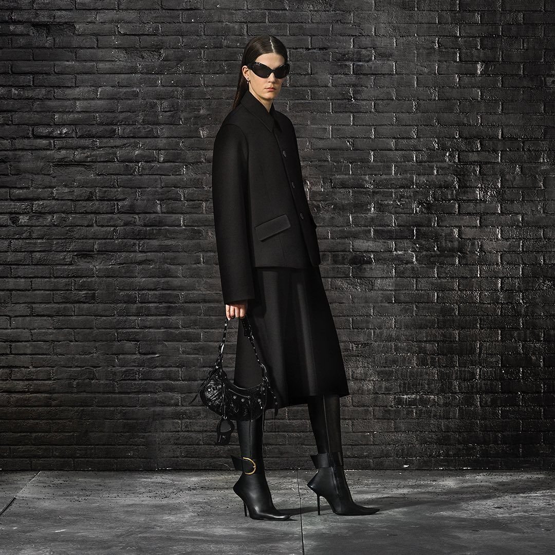 Eliza for Balenciaga⁣⁣ ⁣⁣ Deconstructed Jacket⁣⁣ Bias Skirt⁣⁣ Le Cagole Bag S⁣⁣ Force Horn | BountyCanarias