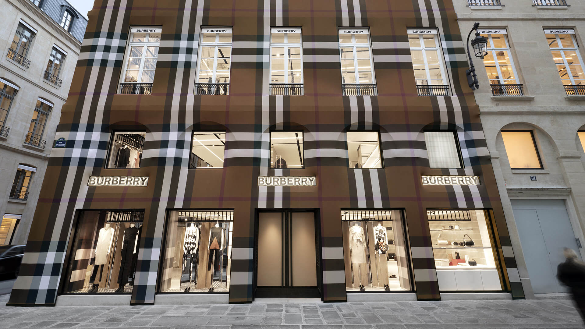 View of the flagship from the street | Burberry Flagship Store in Paris | BountyCanarias