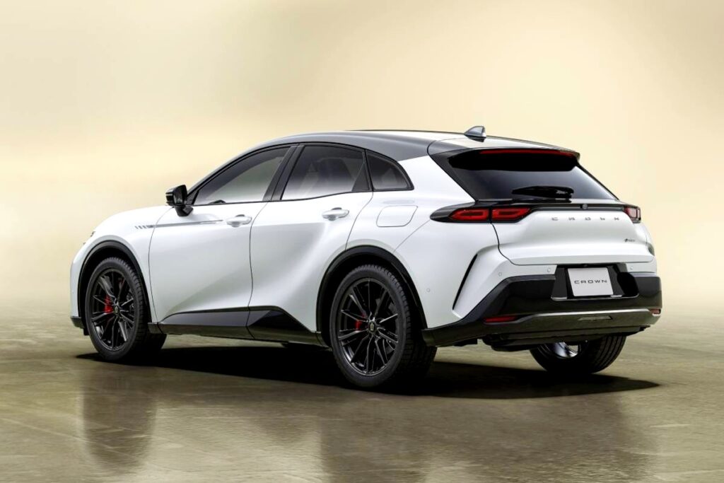 토요타 크라운 하이브리드 SUV