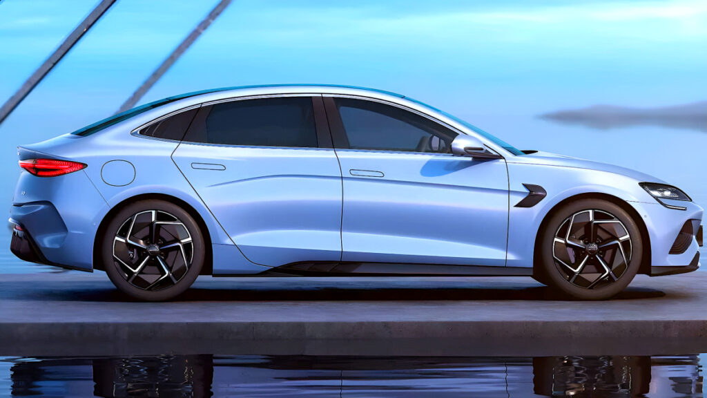 “최신 모델 대신 구형이 출시됐는데” … 신차로 국내 출시한 BYD 씰, 알고 보니 구형 모델이었다