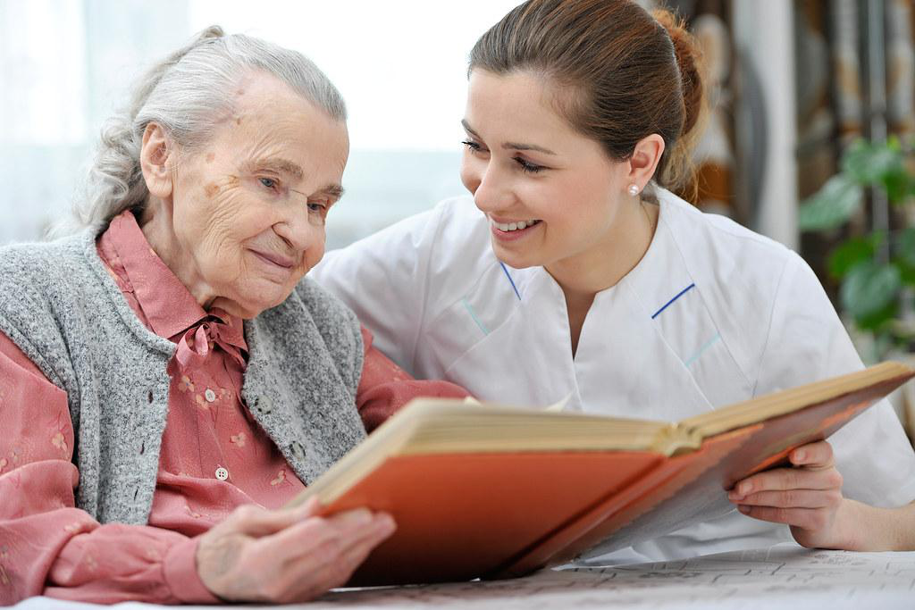 How to Help Elderly Parents Adjust to Senior Living