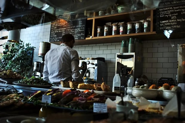 chef cooking in cafe