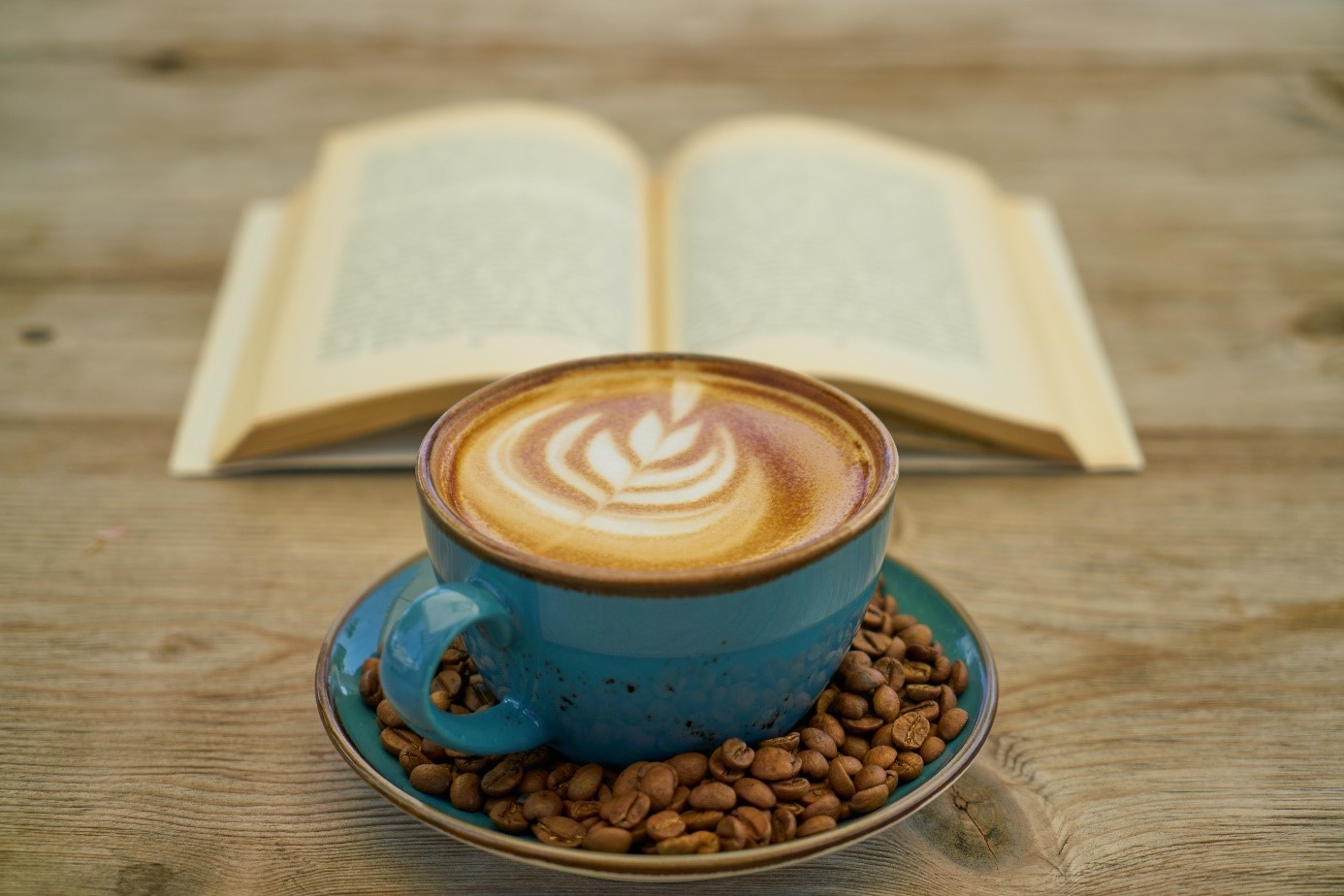 Kaffee und Buch