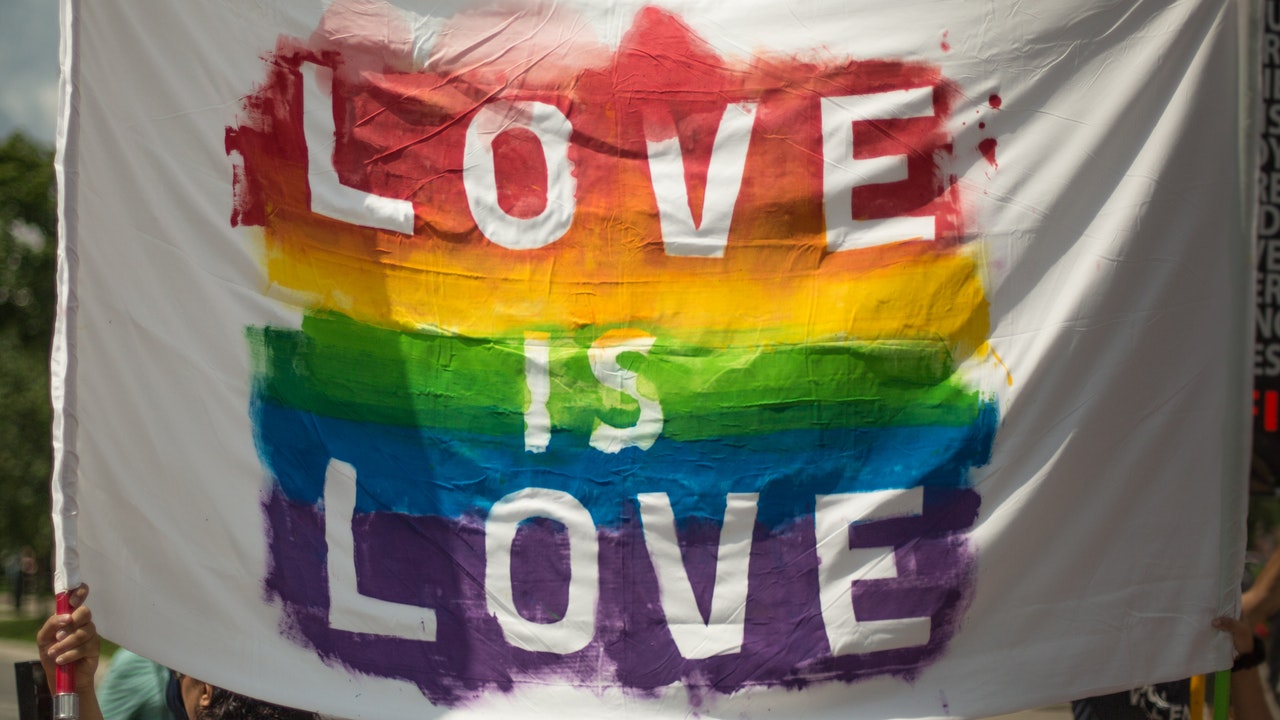 Love is Love Fahne