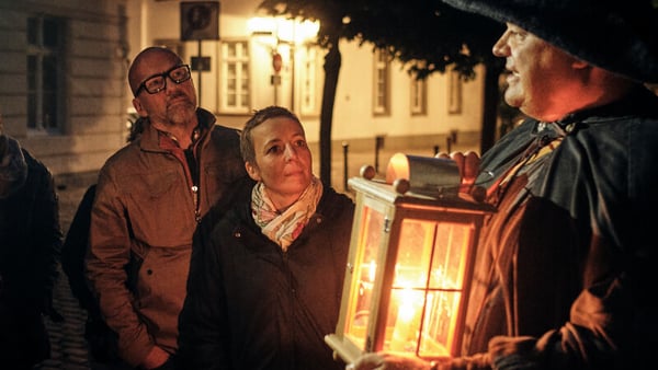 Ein Nachtwächter mit Publikum