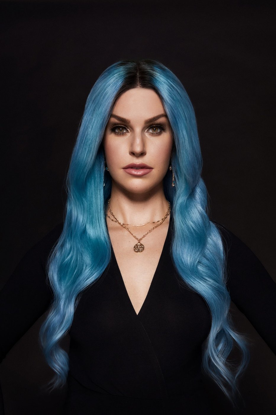 Porträtfoto der Comedienne Ines Anioli