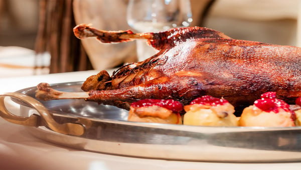 Gänsebraten mit Klößen zu Weihnachten