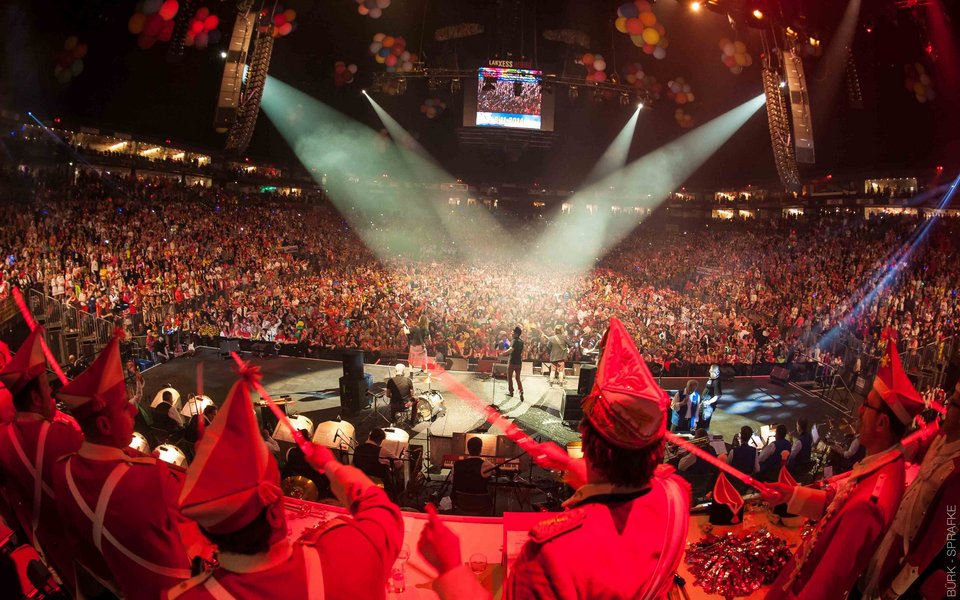 Die vollbesetzte LANXESS arena in Köln bei der Lachenden Kölnarena