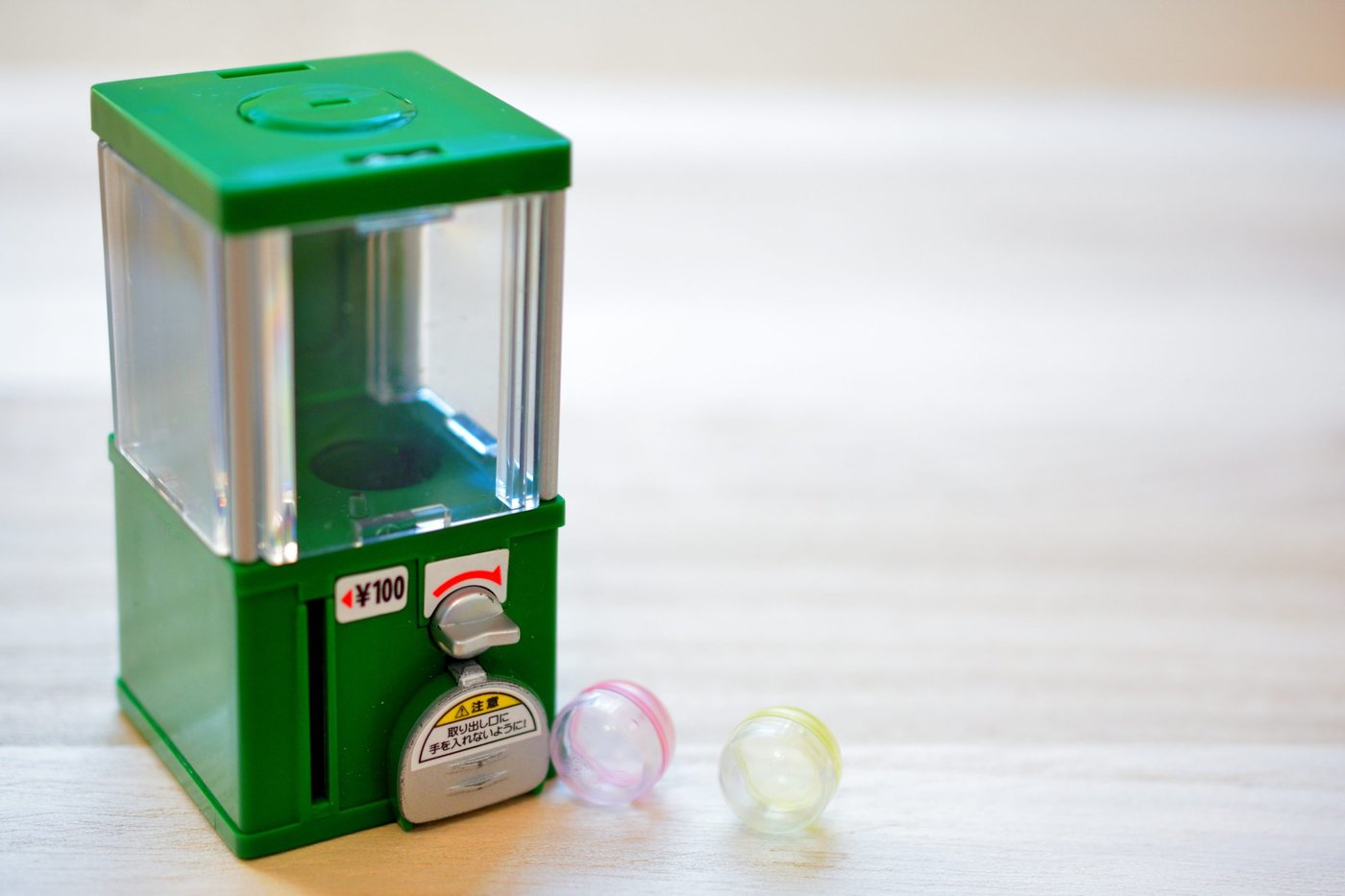 Ein kleiner Gachapon Automat