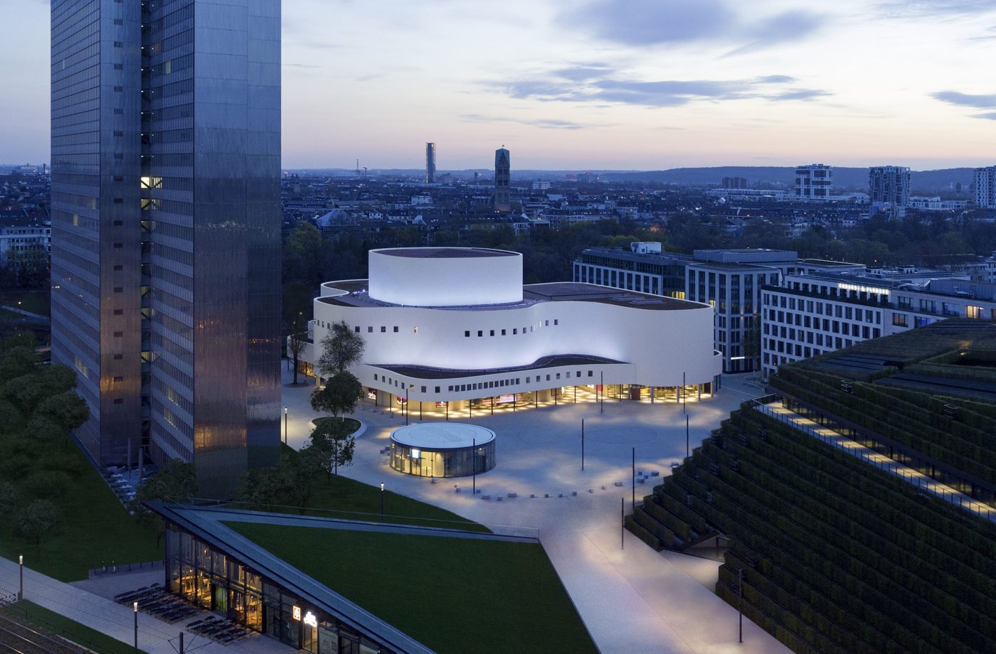 Das Düsseldorfer Schauspielhaus - innen wie außen bemerkenswert.