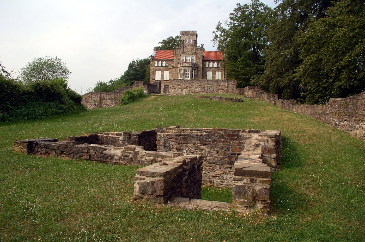 blick auf die isenburg in hattingen