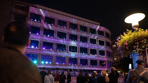 Beleuchtete Fassade beim Essen Light Festival