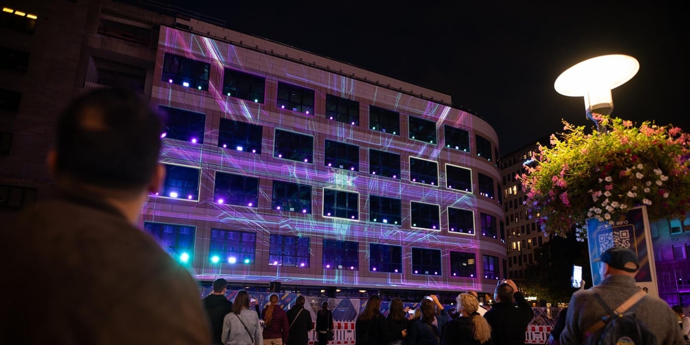 Beleuchtete Fassade beim Essen Light Festival