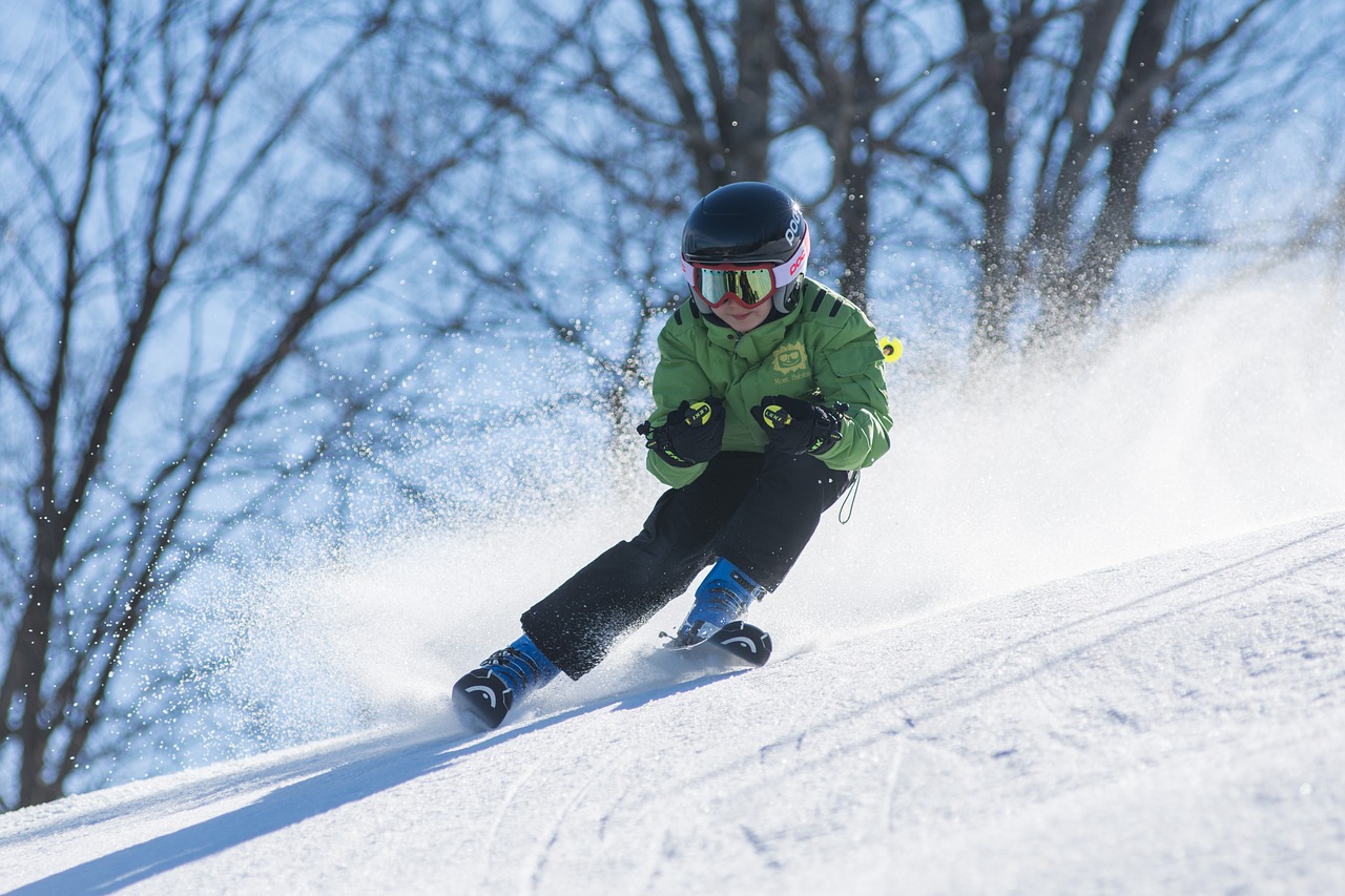 kind fährt ski