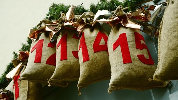 Adventskalender aus mehreren Säckchen