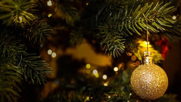 Weihnachtsbaum mit Kugeln