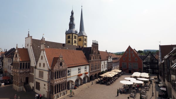 Der Marktplatz in der historischen Altstadt Lemgo.