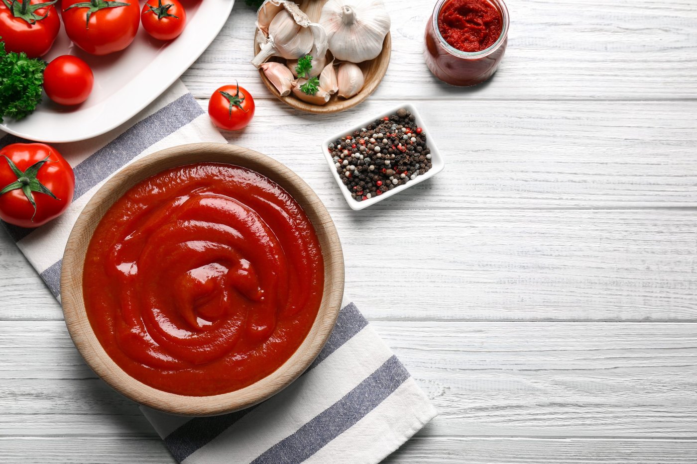 ketchup in einer schale