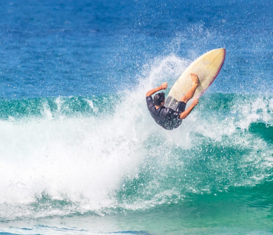 Surfer auf einer Welle
