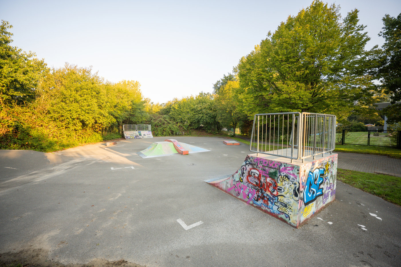 Über eine eigene Skate-Anlage verfügt das Naturschutzgebiet Klutensee in Lüdinghausen. Auch Bänke und Wanderwege sind in dem Naturschutzgebiet zu finden, das Baden im See ist gestattet.