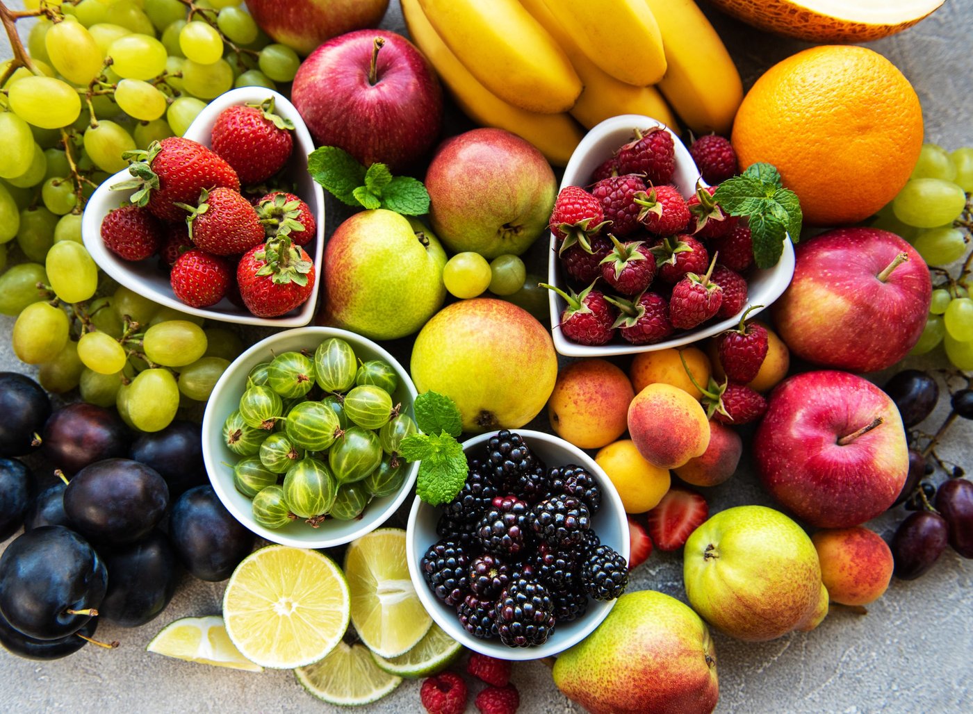 Frische Sommerfrüchte und Beeren 