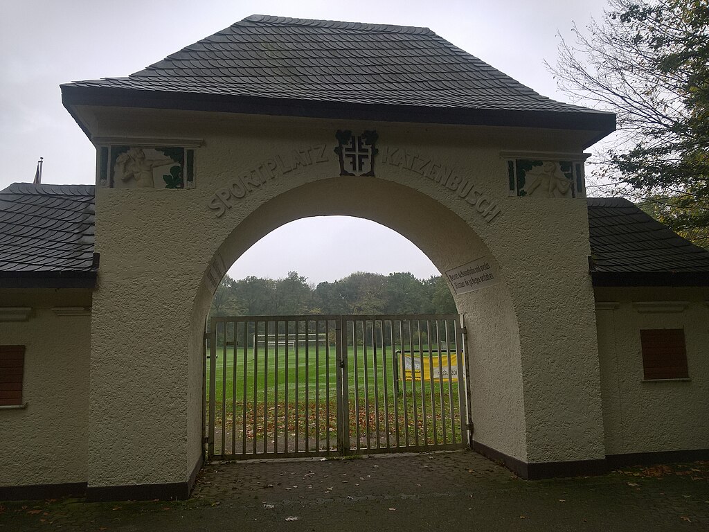 Kampbahn Katzenbusch Eingangstor