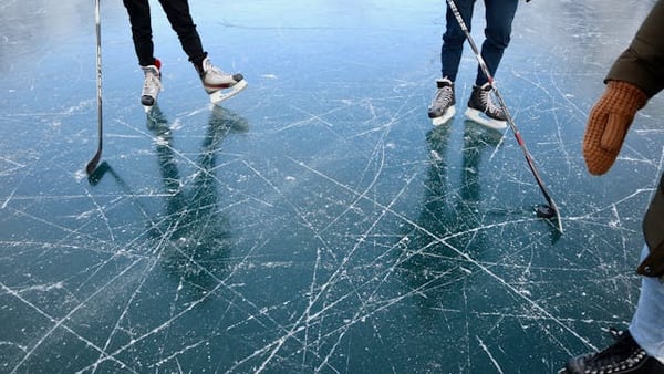 Eishockeyspieler auf dem Eis
