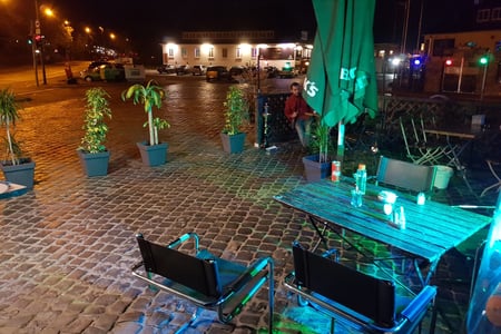 Aleppo Bus Holzkohlegrill