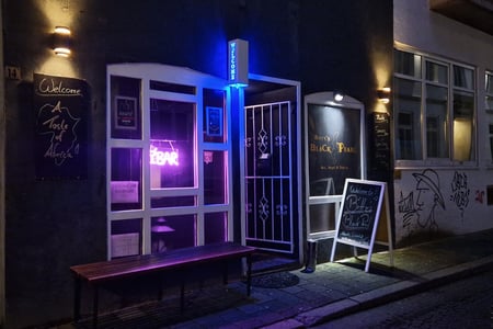 Betty's Black Pearl Bar