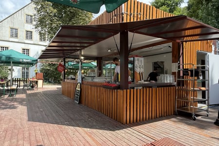 Biergarten im Schlosspark Zum lustigen Vogel