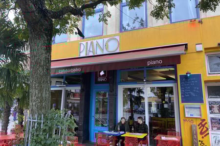 Cafe Piano