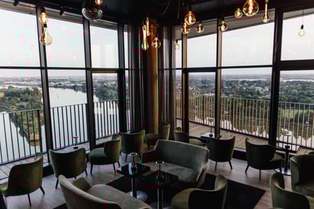 DECK 20 - DIE BAR IM LANDMARK