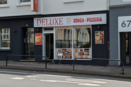 Deluxe Pizzeria