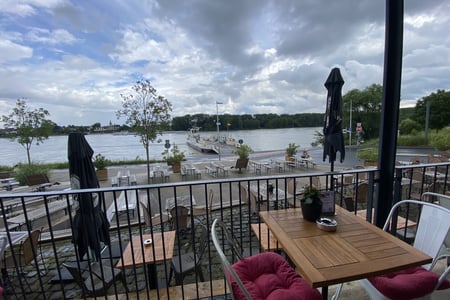 Fährpavillon Graurheindorf Graubi Bar