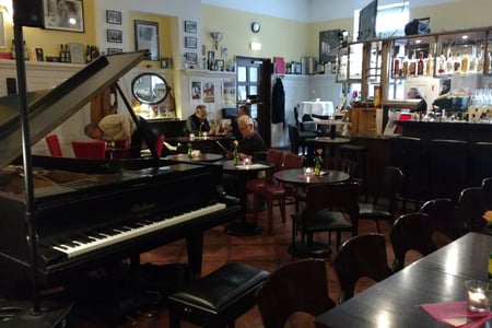 Hemingway Lounge