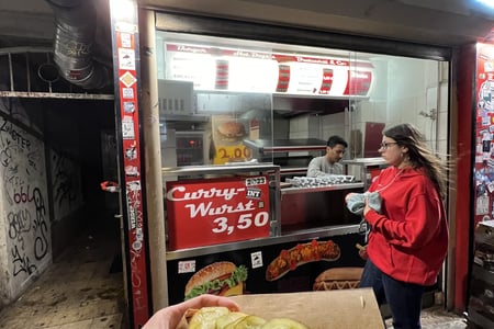 Hot Dog House (Helal