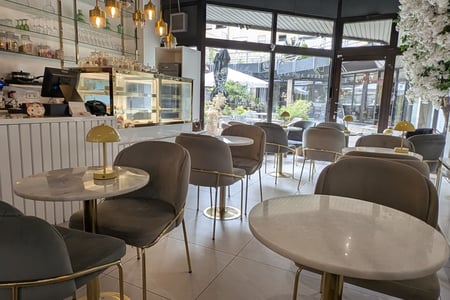 La Petite Fleur au Cafe